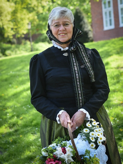 Gästeführerin in Tracht&nbsp;&copy;&nbsp;Fotostudio Augenblicke