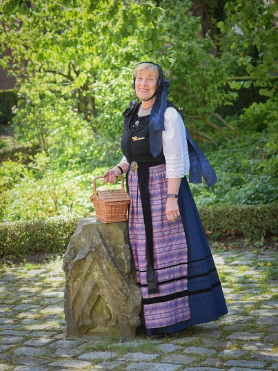 Gästeführerin in Tracht&nbsp;&copy;&nbsp;Fotostudio Augenblicke