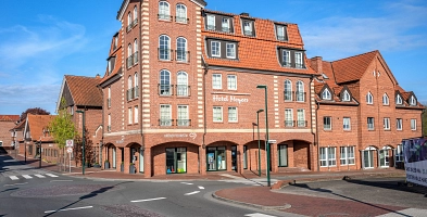 Das Gebäude vom Kino-Hotel Meyer aus Richtung Kreisel Marktstraße/ Buxtehuder-Str.