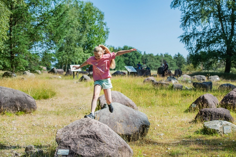 Garten der Steine mit Familienbesuch