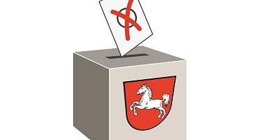 Wahlurne mit dem Wappen von Niedersachsen