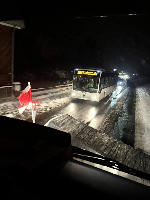 Pendlerrouten und Buslinien entlang der Kreisstraßen werden prioritär geräumt. Pendlerrouten und Buslinien entlang der Kreisstraßen werden prioritär geräumt.