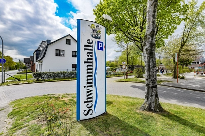 Schwimmhalle Ahlerstedt - Schild Schwimmhalle Ahlerstedt - Schild © Martin Elsen