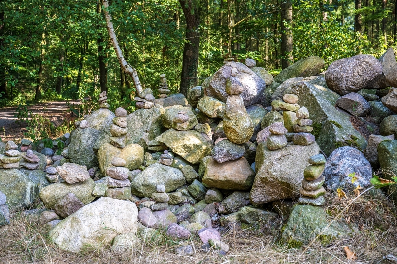 ein aufgeschütteter Haufen aus verschieden großen Steinen