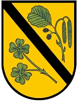 Wappenbeschreibung:
Das Wappen zeigt im goldenen Schild geteilt einen von einem von links nach rechts laufenden schwarzen Balken, oben einen grünen Erlenzweig und unten zwei vierblättrige Kleeblätter an einem Stengel.&nbsp;&copy;&nbsp;Samtgemeinde Harsefeld